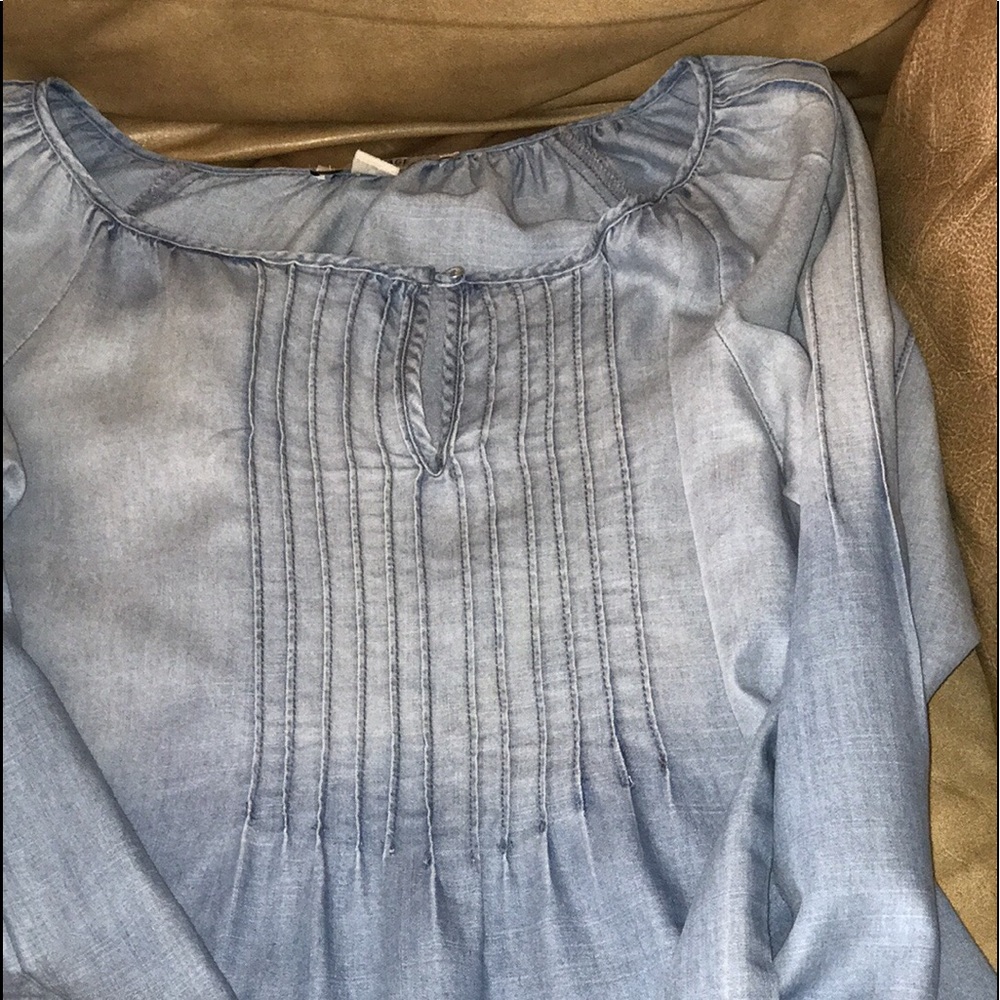NWOT American Salvage Top. Lightweight denim. Sz M